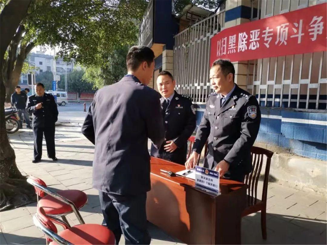 男子称与所长局长吃饭喝酒 纪委辟谣男子自称与所长局长共餐引发关注，纪委迅速辟谣澄清事实真相