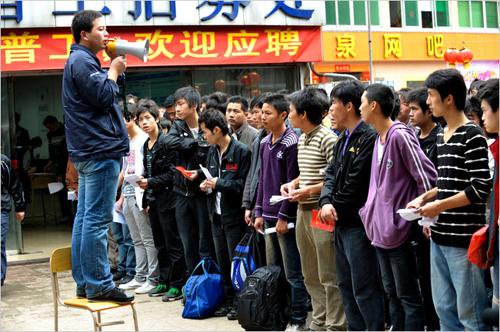 员工患病拒上夜班被解雇获赔12万员工患病拒上夜班被解雇，获赔巨额赔偿金背后的故事与启示